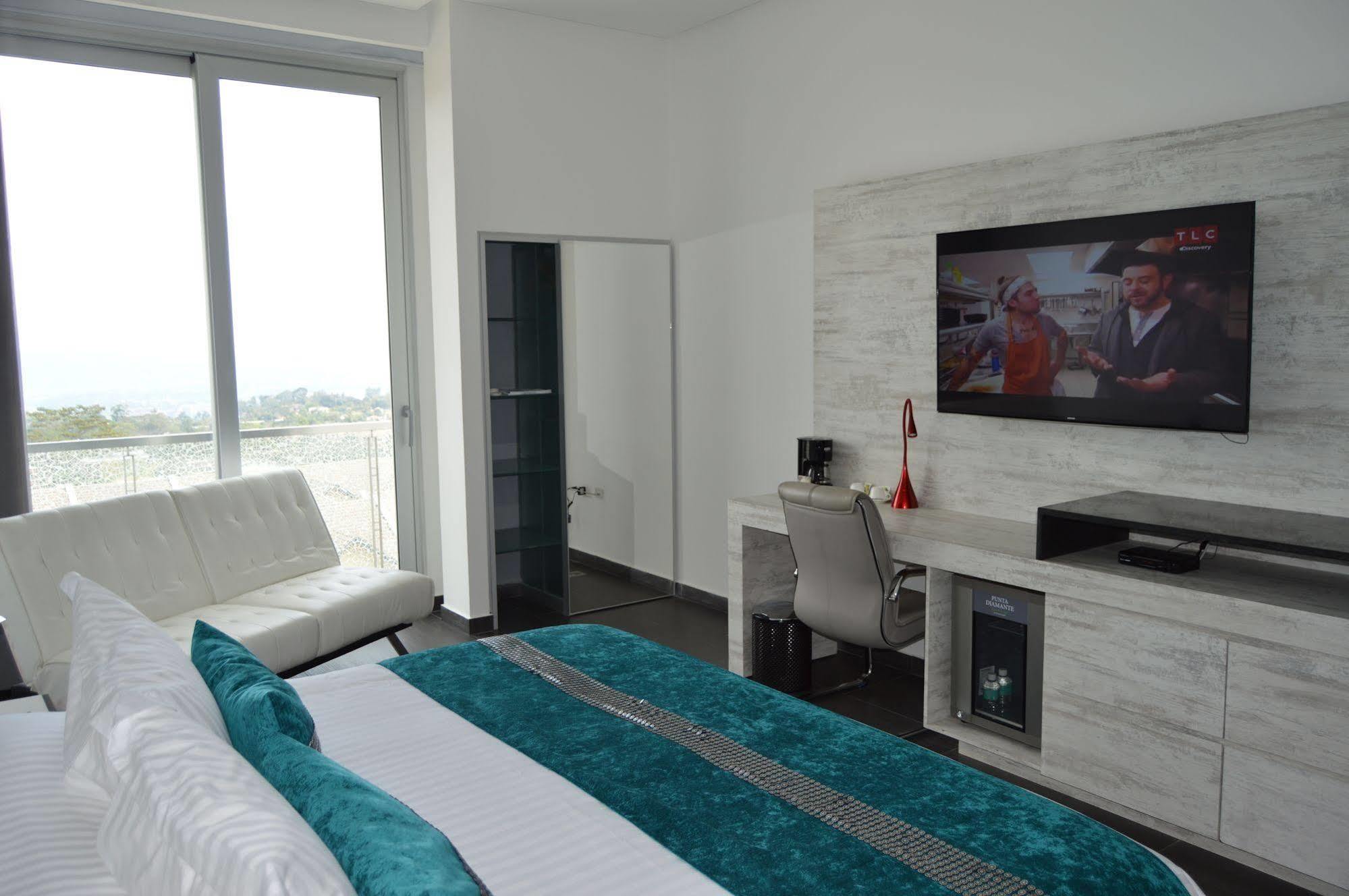 Punta Diamante Premium Hotel Loma Mesa de Ruitoque Buitenkant foto